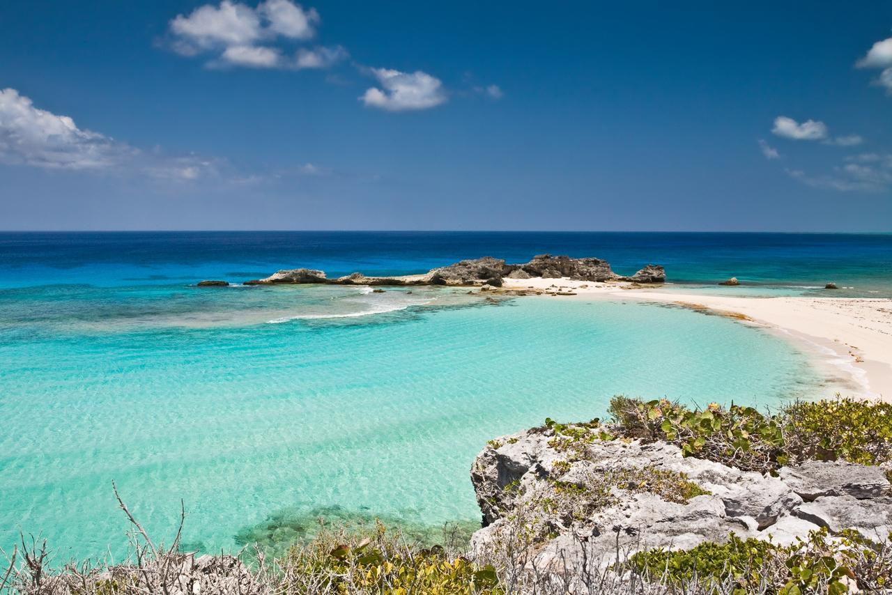 Hollywood Beach Suites Turks And Caicos Whitby Exterior photo